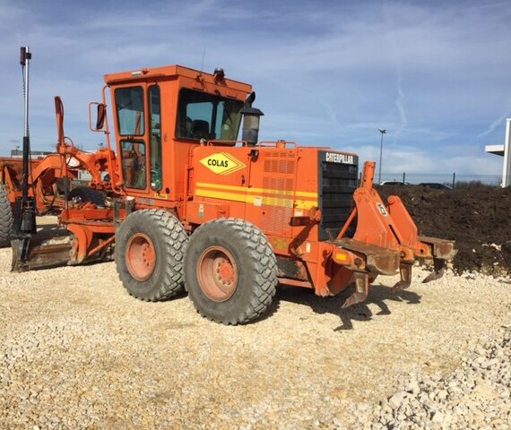 NIVLEUES CATERPILLAR 140H ANNEE