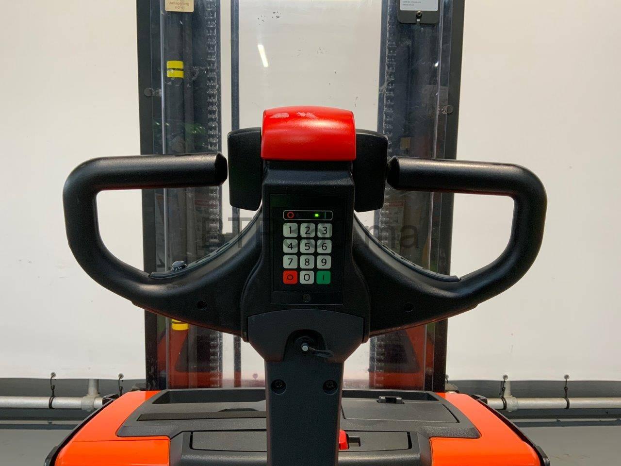 70b241c6-9940-425a-b3bd-050a9c42c185